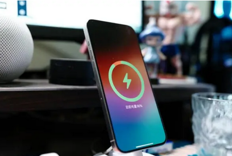 禄丰苹果15换屏服务分享用什么充电器给iPhone15充电更好 